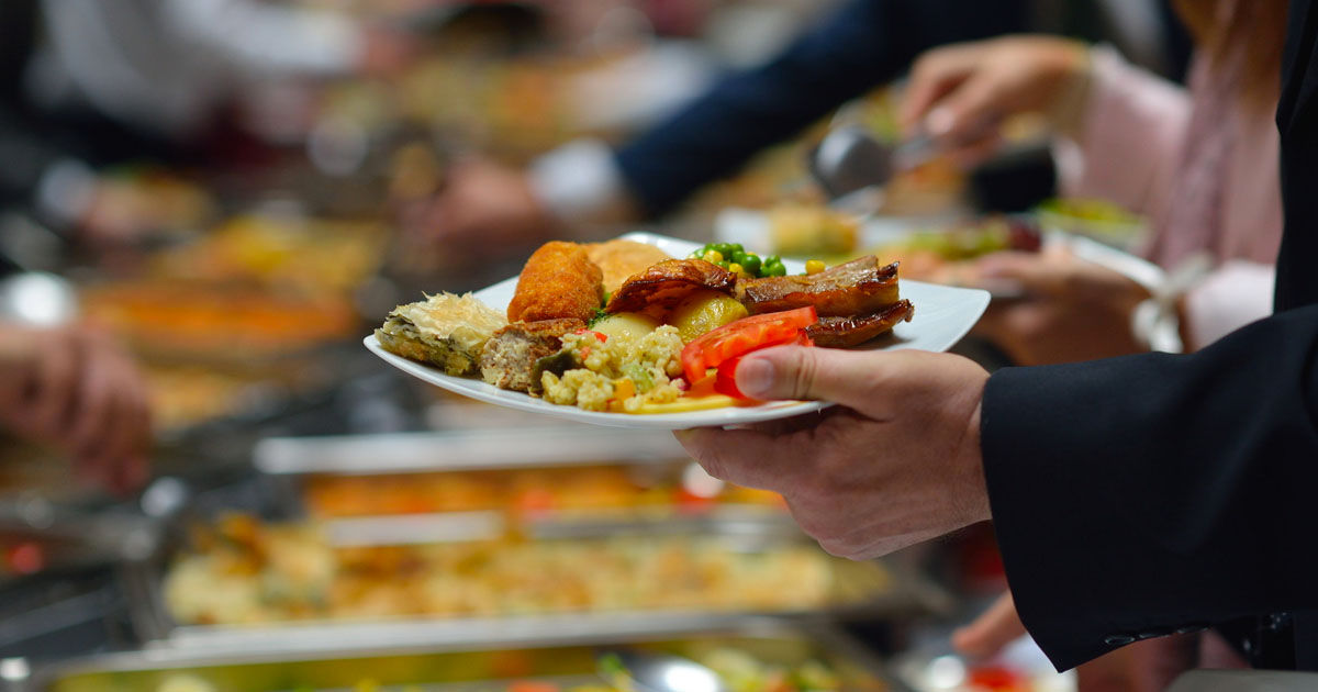 O expertă a explicat ce alimente ar trebui evitate în stațiunile all inclusive.