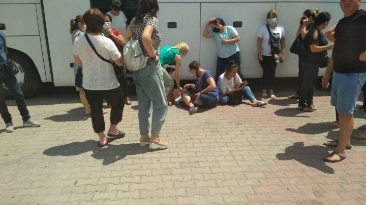 Молдаван, не попавших домой после отдыха, разместили в турецком отеле.