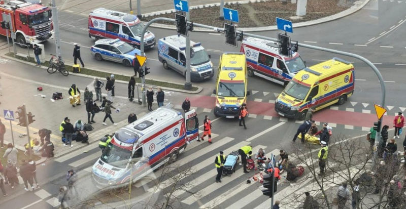 Водителю, который въехал в толпу в польском Щецине, предъявили обвинения.