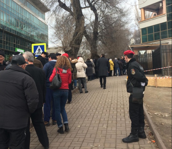 În cele 12 secții de vot din Chișinău au paticipat 13198 de alegători.