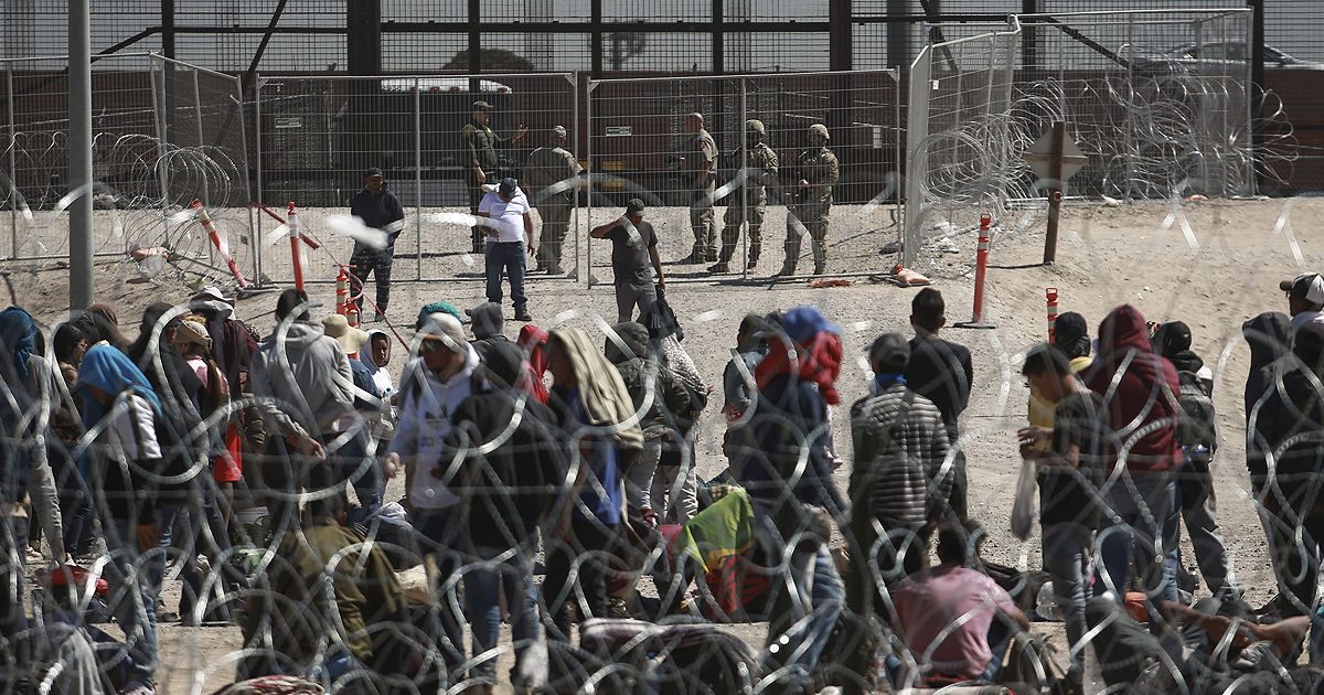SUA intenționează să transforme depozitele în centre de detenție pentru migranții ilegali.