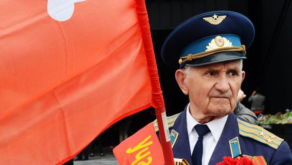 Ветераны ВОВ направили президенту Украины Петру Порошенко протест.
