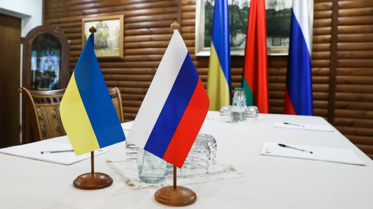 Bloomberg: В ЕС думают над участием РФ в следующем саммите мира осенью.