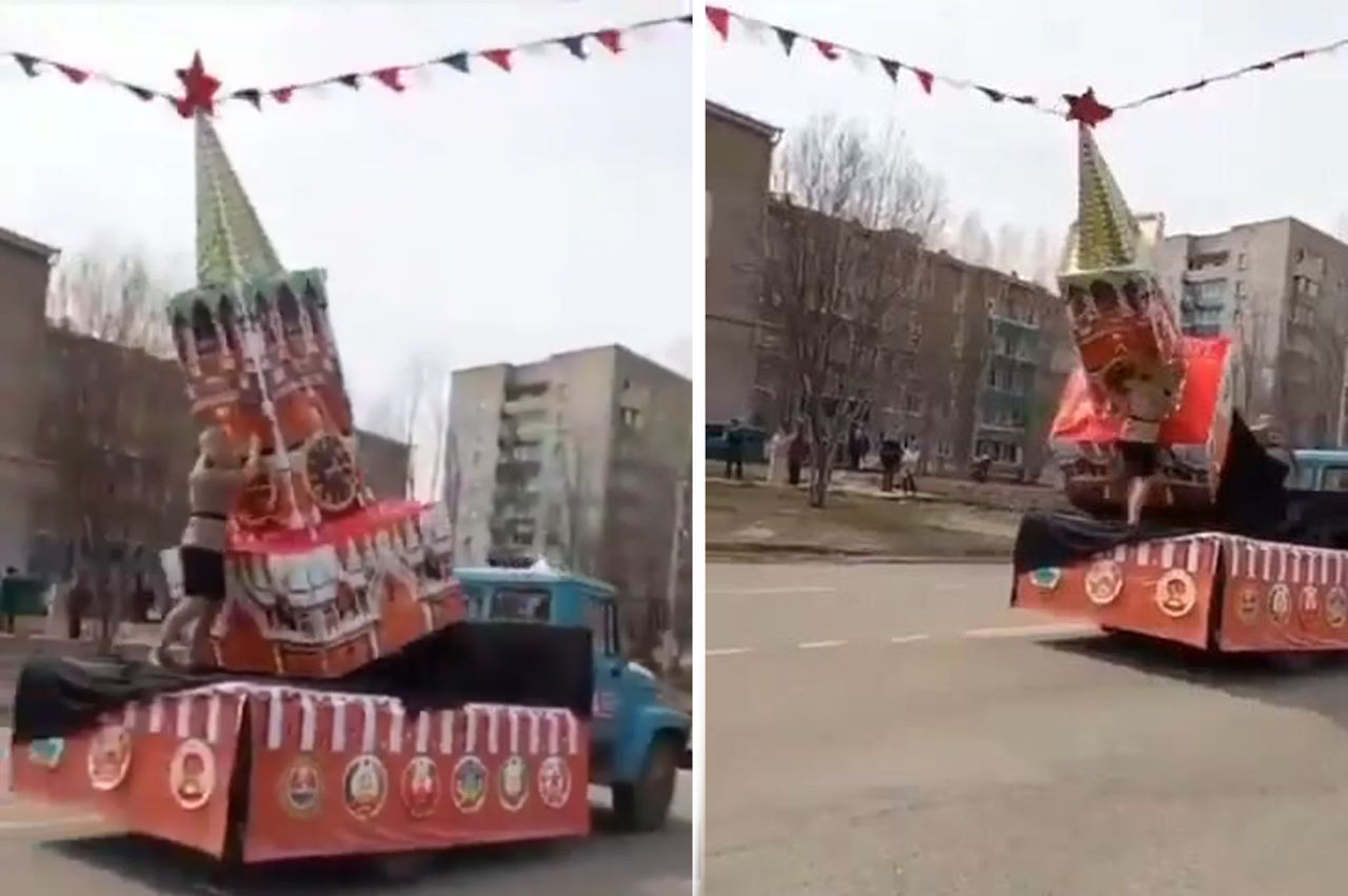 O tânără, strivită de o machetă a Kremlinului în timpul unei parade în Rusia.