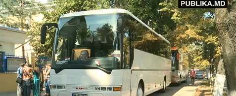 Артистам подарки понравились.