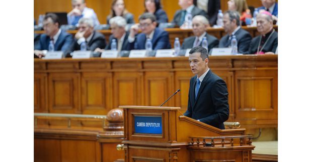 Премьер-министр Сорин Гриндяну остался один.