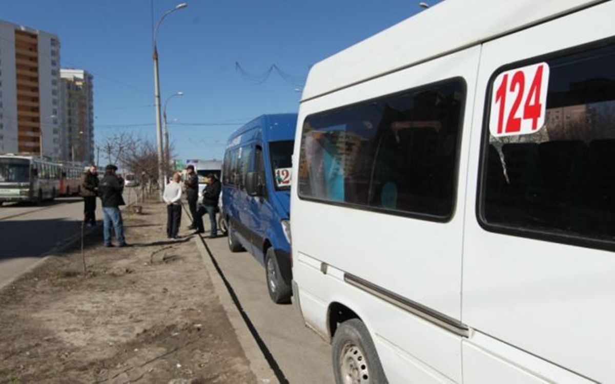 Mai multe microbuze de linie circulă de astăzi pe itinerare noi.   