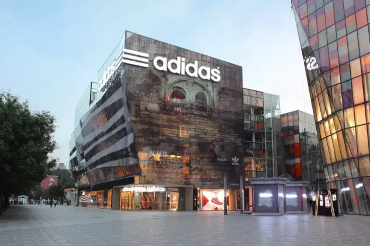 В Adidas призвали проверить реагирование на расовые проблемы в компании.