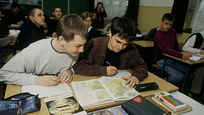 В Польше выпускникам школ предлагают месяц военной подготовки, и не бесплатно.