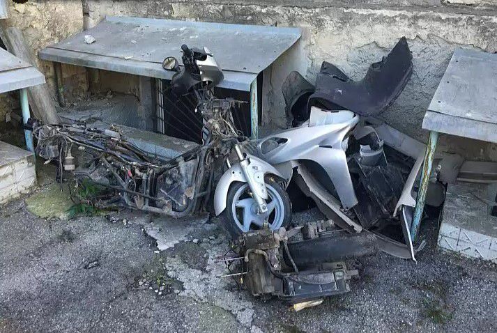Un tânăr este bănuit de furtul a două motociclete.