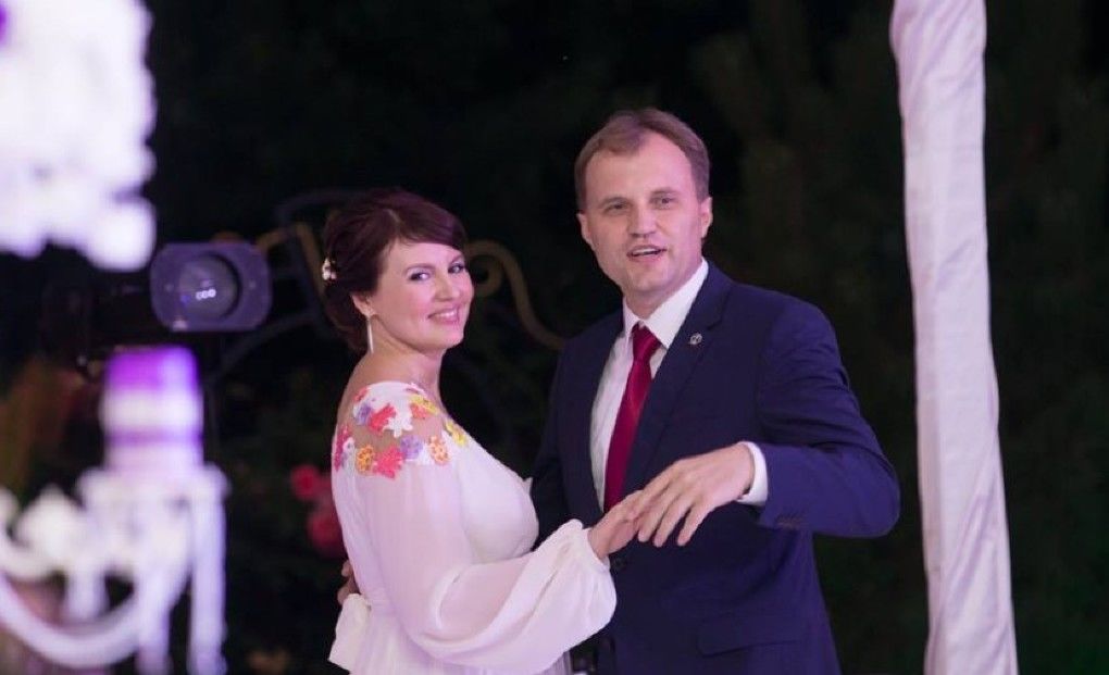 Жена Евгения Шевчука возмущена беззаконностью происходящего с её родственниками.
