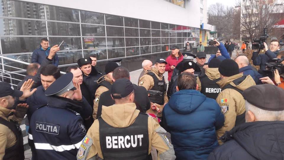 Сотрудники частного охранного агентства Bercut устроили потасовку с депутатами ПСРМ
