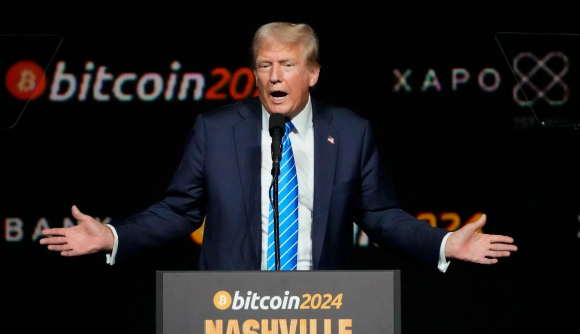 Трамп попросил криптовалютную индустрию о поддержке.