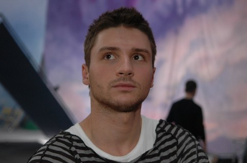 Лазарев считает, что артистов не нужно вовлекать в политику.