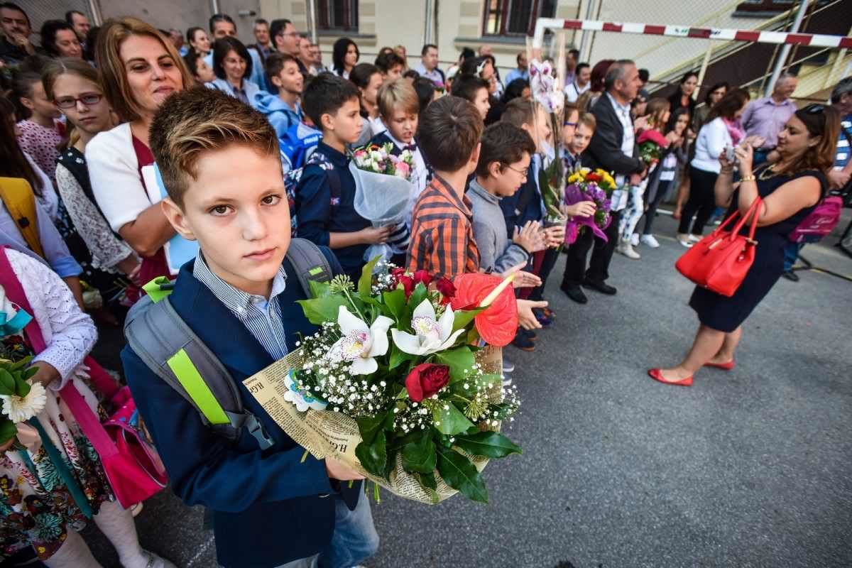 Comportamentul elevilor nu va mai fi evaluat după calificativele „satisfăcător” sau „nesatisfăcător”. Foto: turnulsfatului.ro