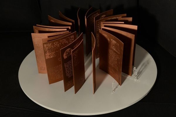 Эскиз памятника создан двумя скульпторами из Румынии.