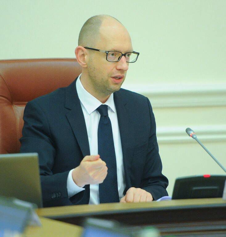 Яценюк обратился к министрам с просьбой безотлагательно оформить необходимые бюджетные программы