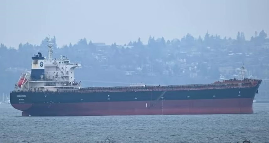 Reuters: В Черном море подорвался балкер, нагруженный зерном.