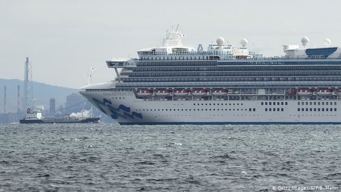 Лайнер Diamond Princess, где произошла вспышка COVID-19, покинул Японию.