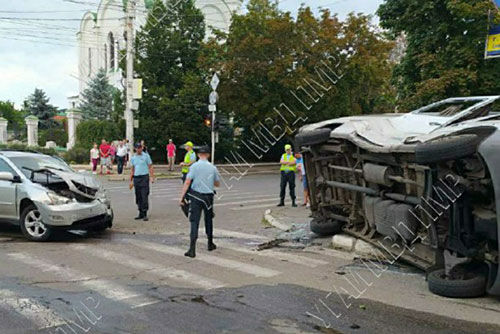 Пять пассажиров маршрутки пострадали в результате ДТП в Тирасполе.