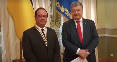 Порошенко вручил Олланду орден Свободы.