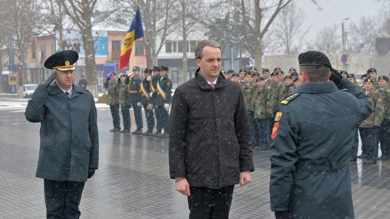 Eugen Sturza, nemulțumit de încercările lui Dodon de a bloca înzestrarea si modernizarea armatei.