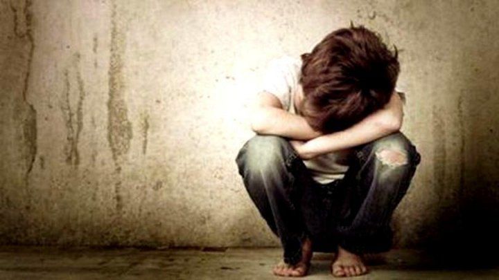 Un copil, violat de un alt băiat, într-o clădire părăsită
