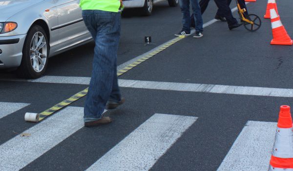 O femeie din Capitală, lovită de un taxi, în timp ce încerca să fugă de soţ. Foto simbol: Gazeta de Nord Vest