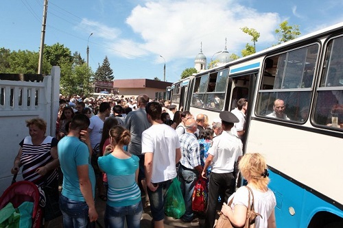 В день Радоницы въезд частного транспорта на территорию кладбищ в столице будет запрещен.