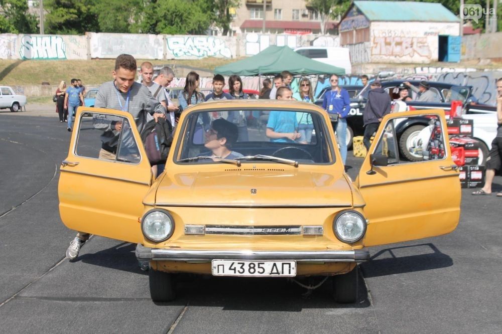Достижение было зафиксировано на фестивале ретроавтомобилей "Запорожские врата". 