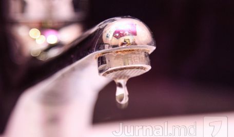 Mai multe străzi din capitală vor rămâne astăzi şi în următoarele două zile fără apă la robinet în legătură cu anumite lucrări planificate la reţele, informează SA „Apă-Canal Chişinău”.