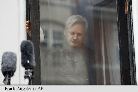 Ecuadorul îi cere lui Julian Assange să nu îi "afecteze" relațiile internaționale. Foto: AP photo
