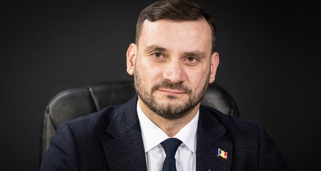 Маргаринт: Призываю власти экономить на себе, а не на зарплатах учителей.