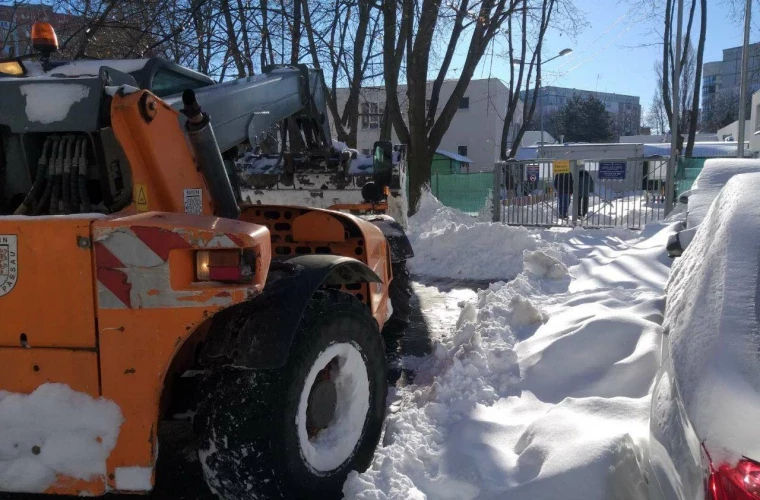 Дорожные рабочие выходят на второстепенные улицы столицы
