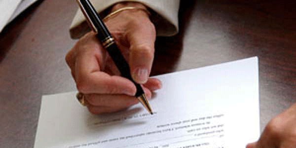 Un cetăţean al Ucrainei a fost condamnat pentru comiterea escrocheriei în proporţii deosebit de mari şi fals în acte.