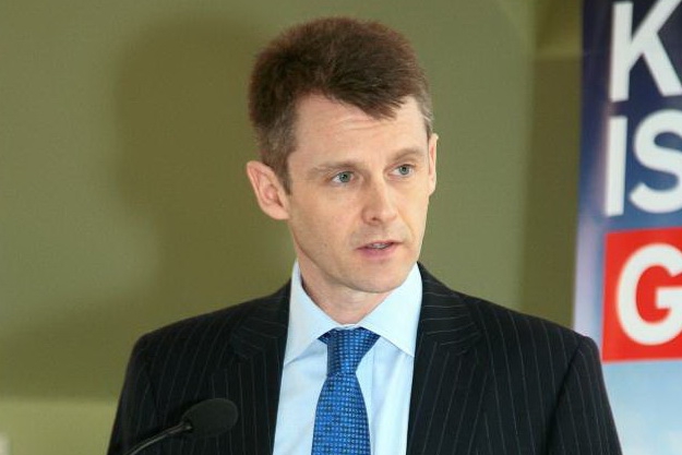 Дэвид Бэтсон указал, что признает норму Конституции, согласно которой государственным языком РМ является молдавский.