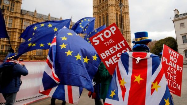 В Европарламенте заявили, что переговоры по выходу Великобритании из ЕС зашли в тупик. 