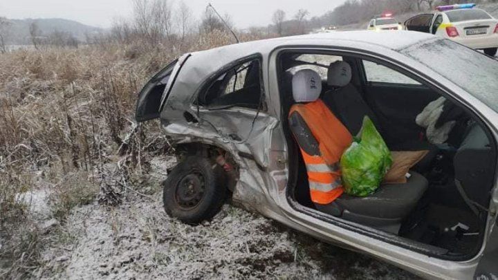 Один человек пострадал этим утром в результате ДТП у села Анинь. 