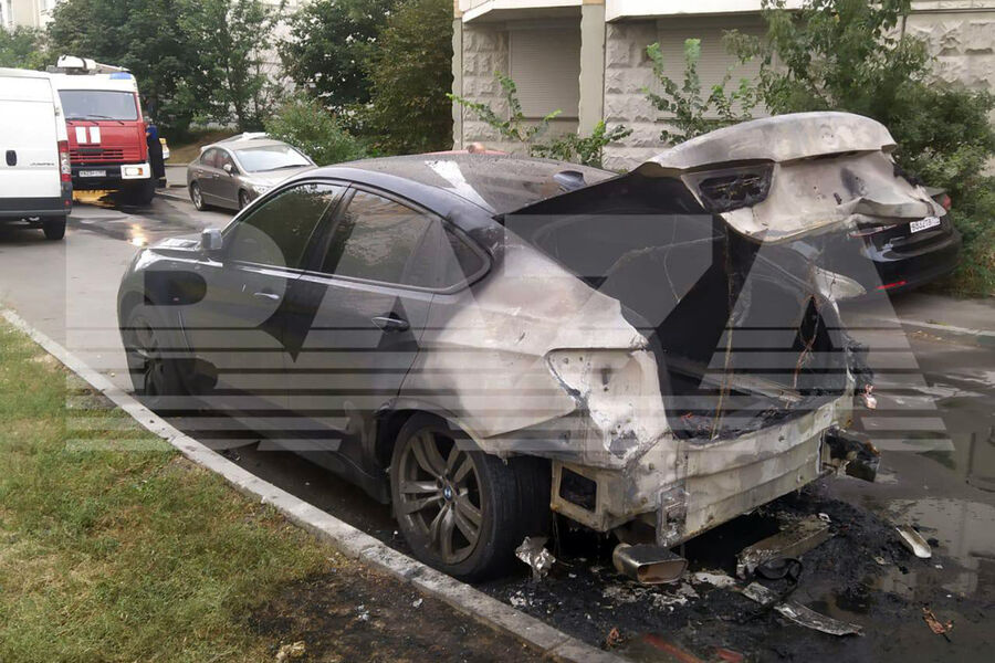 Женщина спалила BMW замначальника управления Генштаба ВС России.