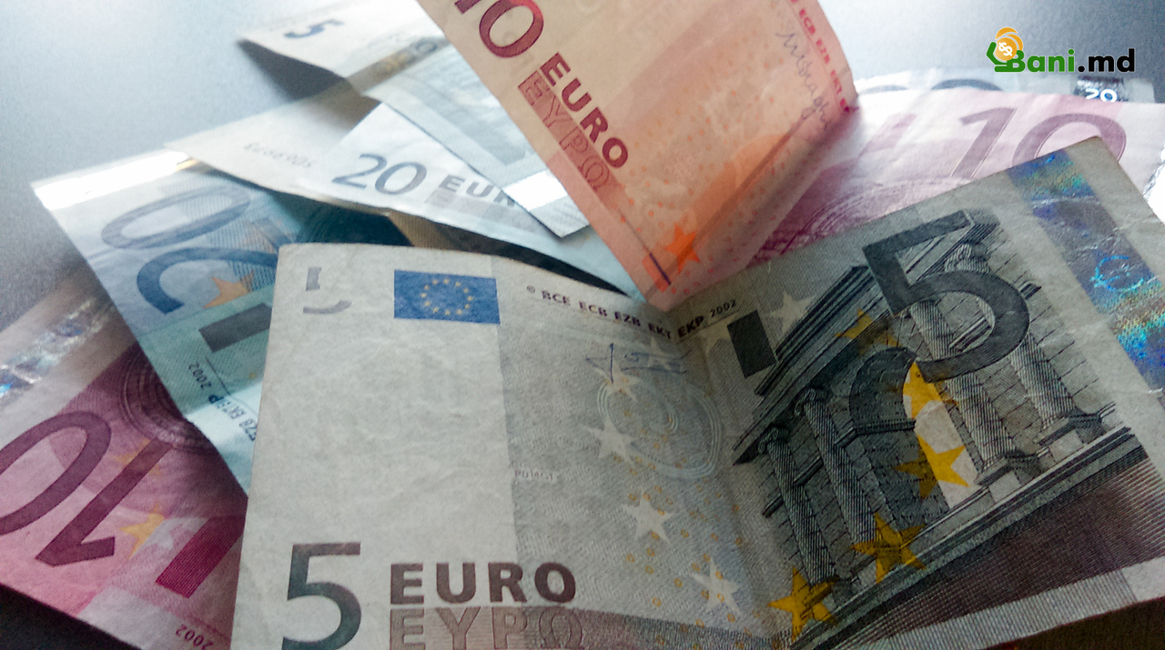 Săptămâna viitoare va începe cu valori record pentru moneda unică europeană și dolarul american.