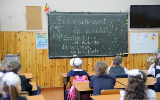 Înţelegere moldo-ucraineană privind dreptul minorităţilor de a studia în limba maternă.