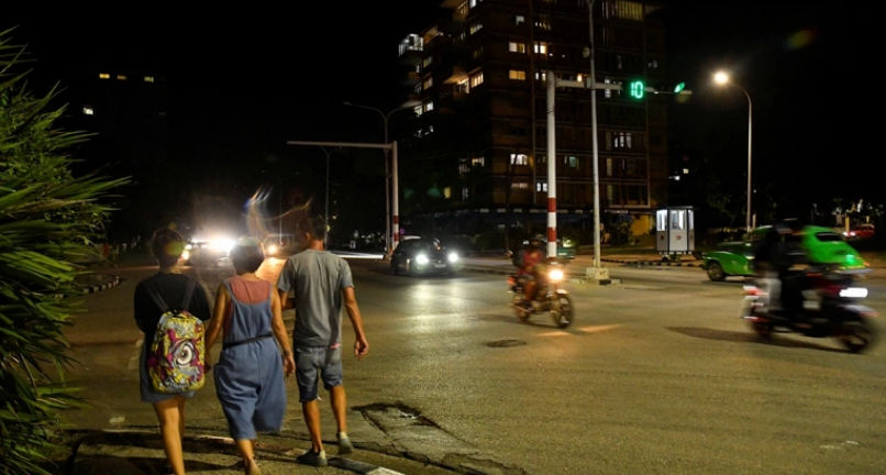 Întreruperea curentului din Cuba, explicat prin dorința de a construi prea repede socialismul.