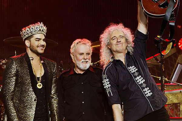 Группа Queen выпустит три новых клипа.