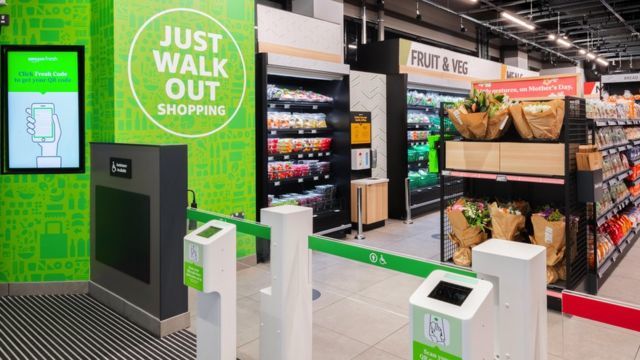 Amazon и Starbucks задумали совместить кофейни с магазинами без касс Go.