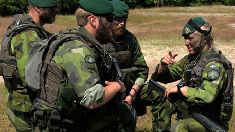 Швеция возобновляет обязательный призыв на военную службу.