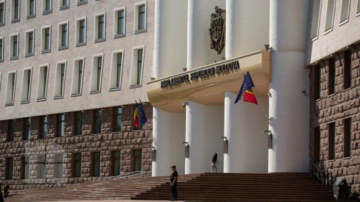 Члены парламента и правительства Молдовы забывают о ношении масок.