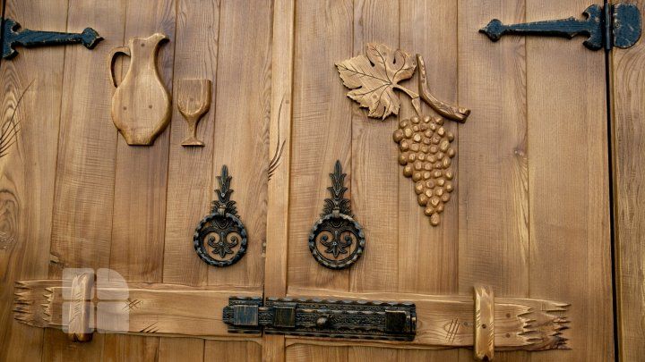 Семья из села Леордоайя открыла бизнес по изготовлению и продаже изделий из дерева. 
