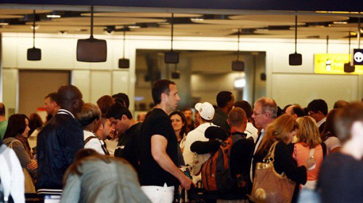 Alertă teroristă pe aeroportul din Londra. O tânără, arestată
