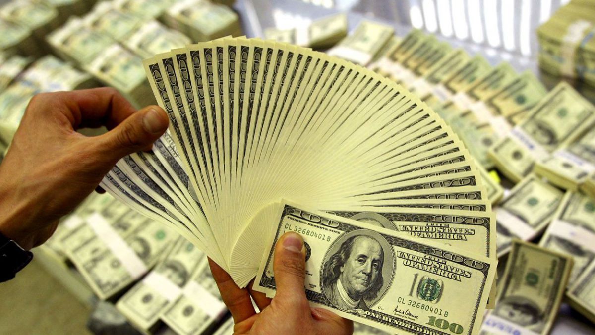 Conducerea așa zisei bănci republicane de la Tiraspol anunță că există un deficit de dolari la casele de schimb din regiune.