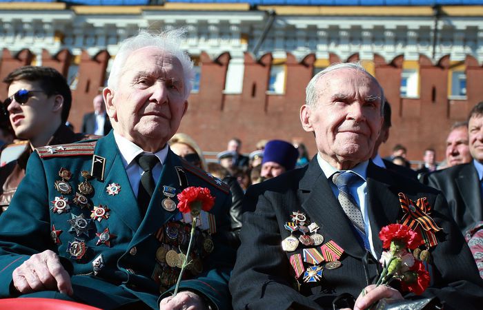 Одной из причин, по которой ветераны без приглашений не смогут попасть на парад, назвали "особые меры безопасности".